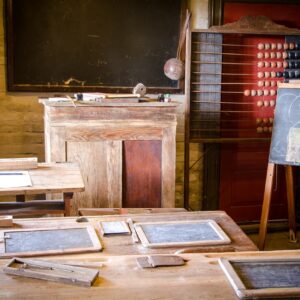 antique, classroom, desk-1854416.jpg